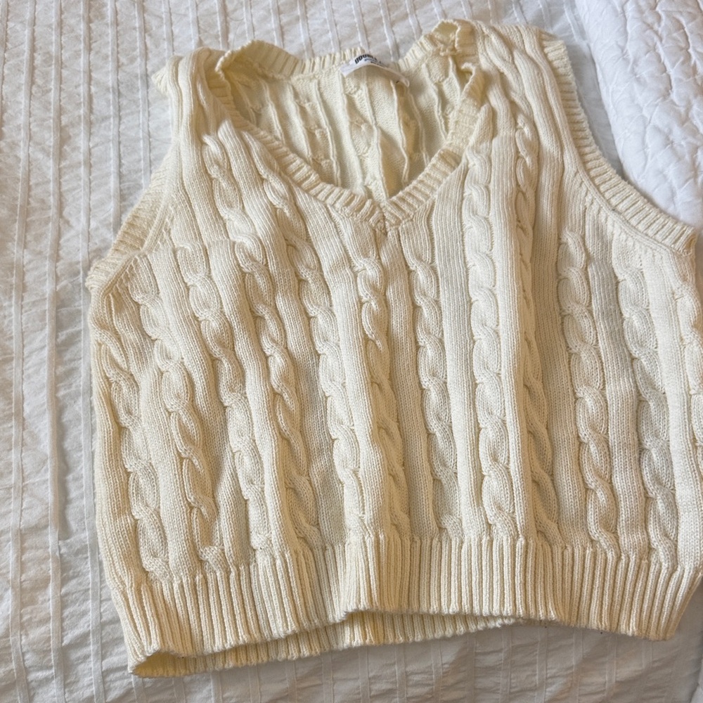 Double Zero V-Neck Cable Knit Sweater Vest - Cream